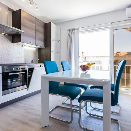 Calle Larga Ventidue * Zára