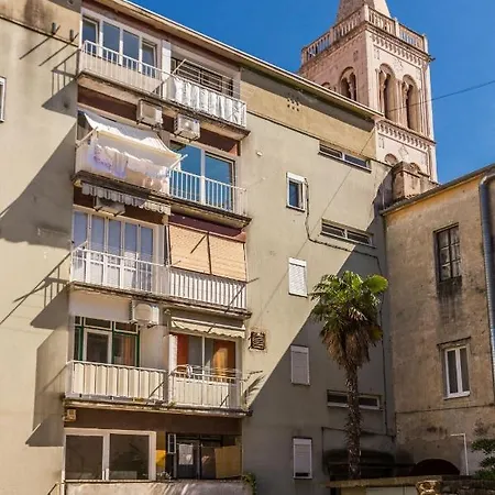 Calle Larga Ventidue Ζαντάρ