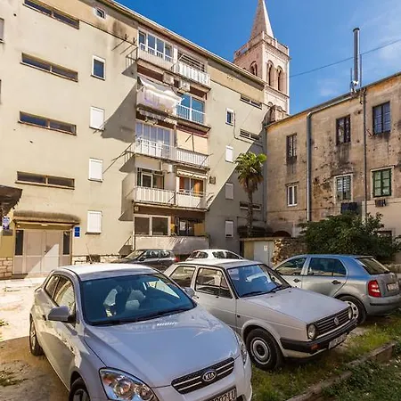 Calle Larga Ventidue Ζαντάρ